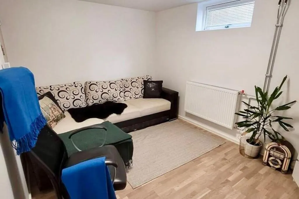 Elegant & Cozy Flat Near Volvo Apartment Gothenburg